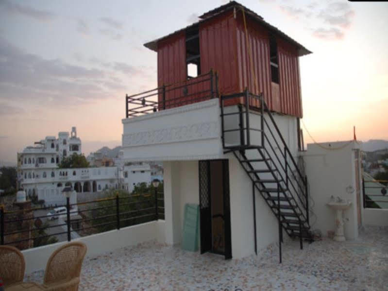 أُودايبور Whereabout Hostel المظهر الخارجي الصورة